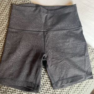 Lululemon Wunder Train Short 6”
